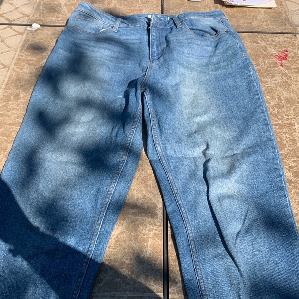 Light wash denim mom jeans, size 11